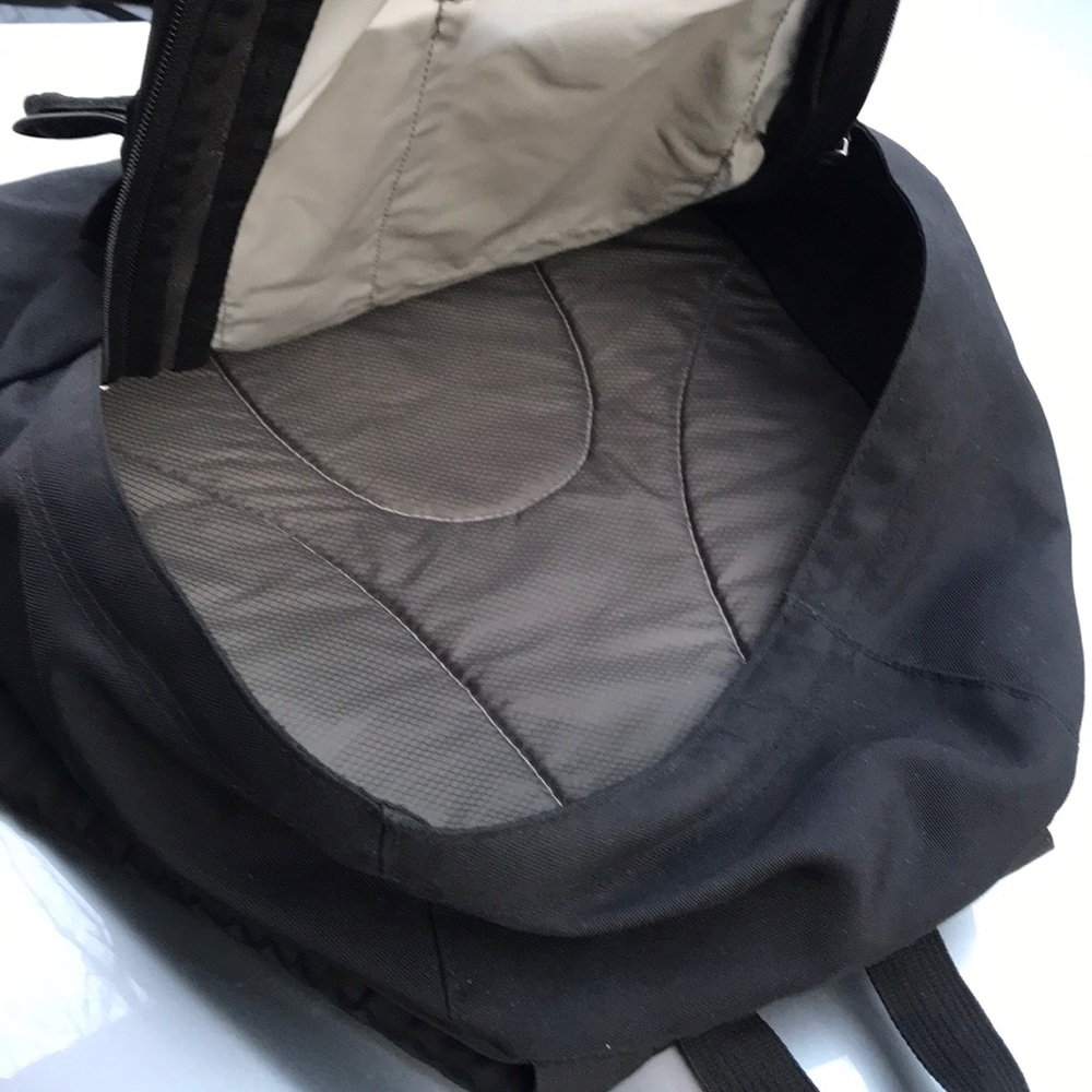 Backpack - Picture 3 of 4
